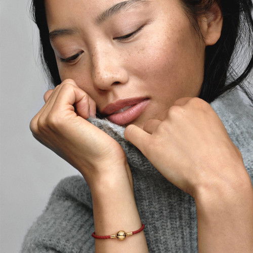 Helen Kirchhofer - Pandora Moments rotes geflochtenes Lederarmband - 568777C01