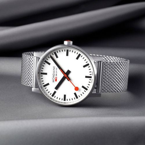 Helen Kirchhofer - Mondaine Evo2 (43 mm) - MSE.43110.SJ