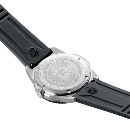 Helen Kirchhofer - Luminox Pacific Diver 3120 Series - XS.3121.1