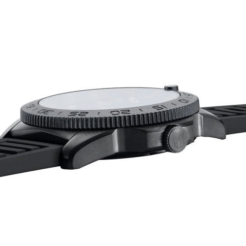 Helen Kirchhofer - Luminox Pacific Diver 3120 Series - XS.3121.BO.1