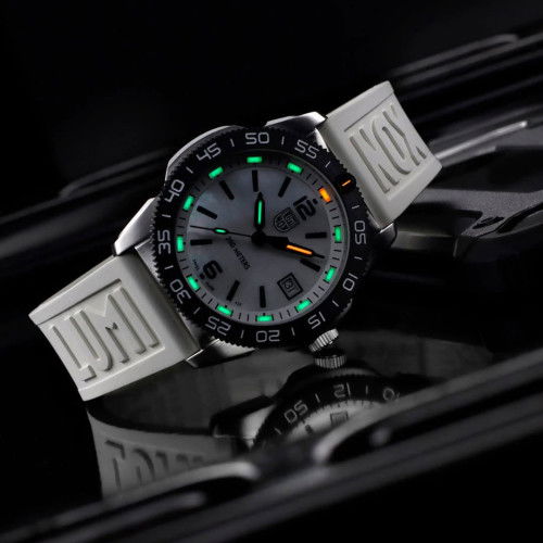 Helen Kirchhofer - Luminox Pacific Diver 3120M Series - XS.3128M.SET