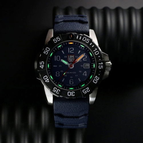 Helen Kirchhofer - Luminox Navy Seal Steel 3250 Series - XS.3253.CB