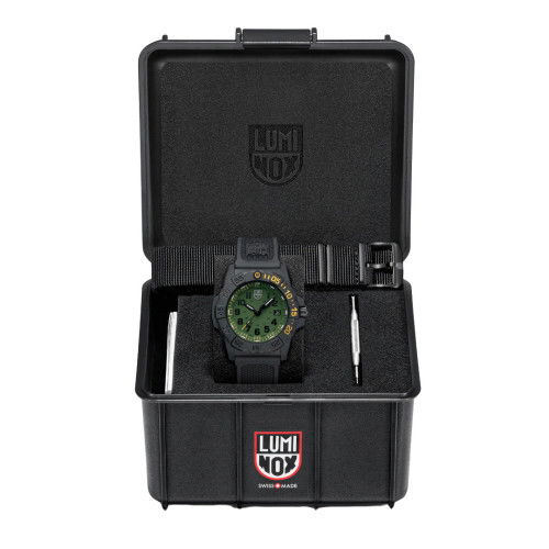 Helen Kirchhofer - Luminox Navy Seal 3500 Series - XS.3517.NSF.SET