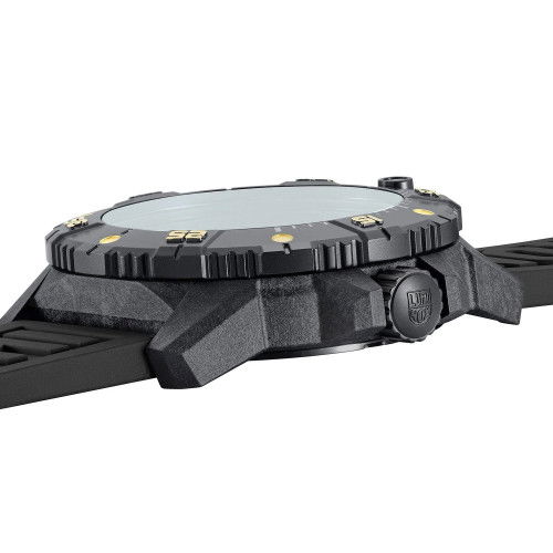 Helen Kirchhofer - Luminox Master Carbon Seal Automatic 3860 Series - XS.3865.GOLD