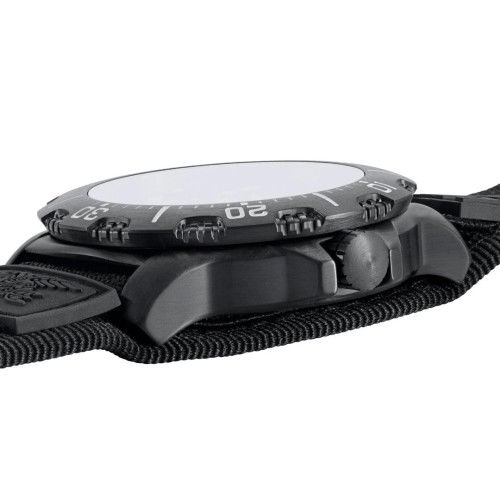 Helen Kirchhofer - Luminox Spec OPS Challenge 4220 Series - XS.4231.SET